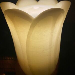 AQUAFLAME ELECTRIC SCULPTED WAX TULIP CANDLE WITH BASE